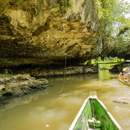 Gasthaus Kampoeng Karst Rammang Rammang Kasijala Exterior foto
