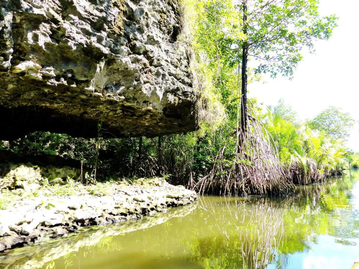 Gasthaus Kampoeng Karst Rammang Rammang Kasijala Exterior foto